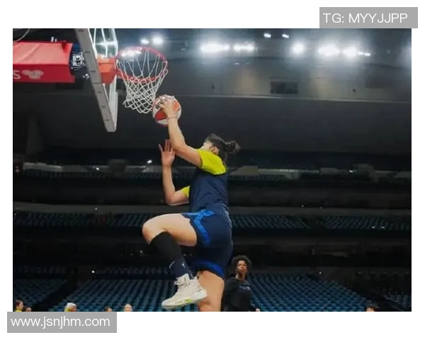 Unrivaled联赛分队情况！李月汝联手斯图尔特及飞翼队友奥贡鲍尔